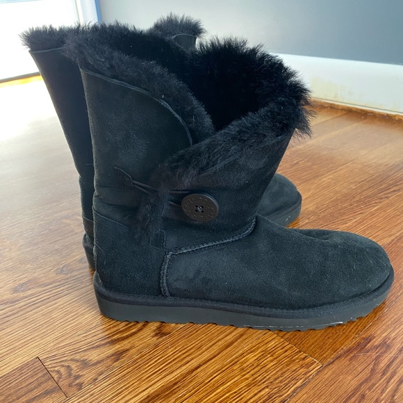 Ugg Bailey Button Black - Picture 8 of 12